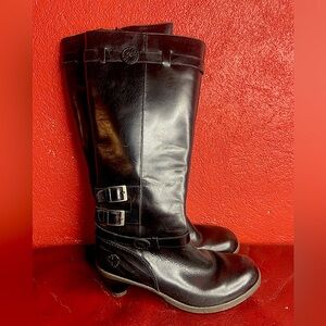 Black Leather Knee High Dr Martens Vanna w/kitten heels. Size 9